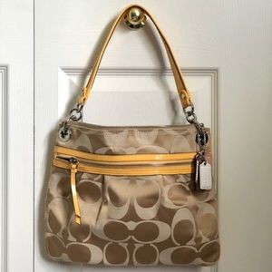 Coach handbag in signature canvas